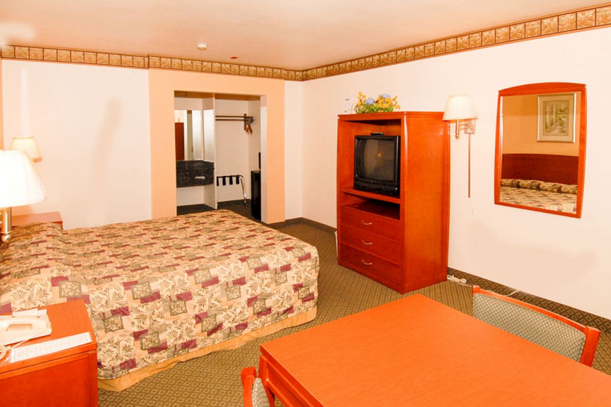 Redondo Inn & Suites